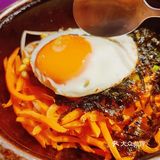 韩国街的魅力，炭烤鳗鱼和活章鱼的绝美之味