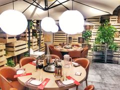 大堂-日进一片海.生腌海鲜火锅.宵夜烧烤(三里屯总店)