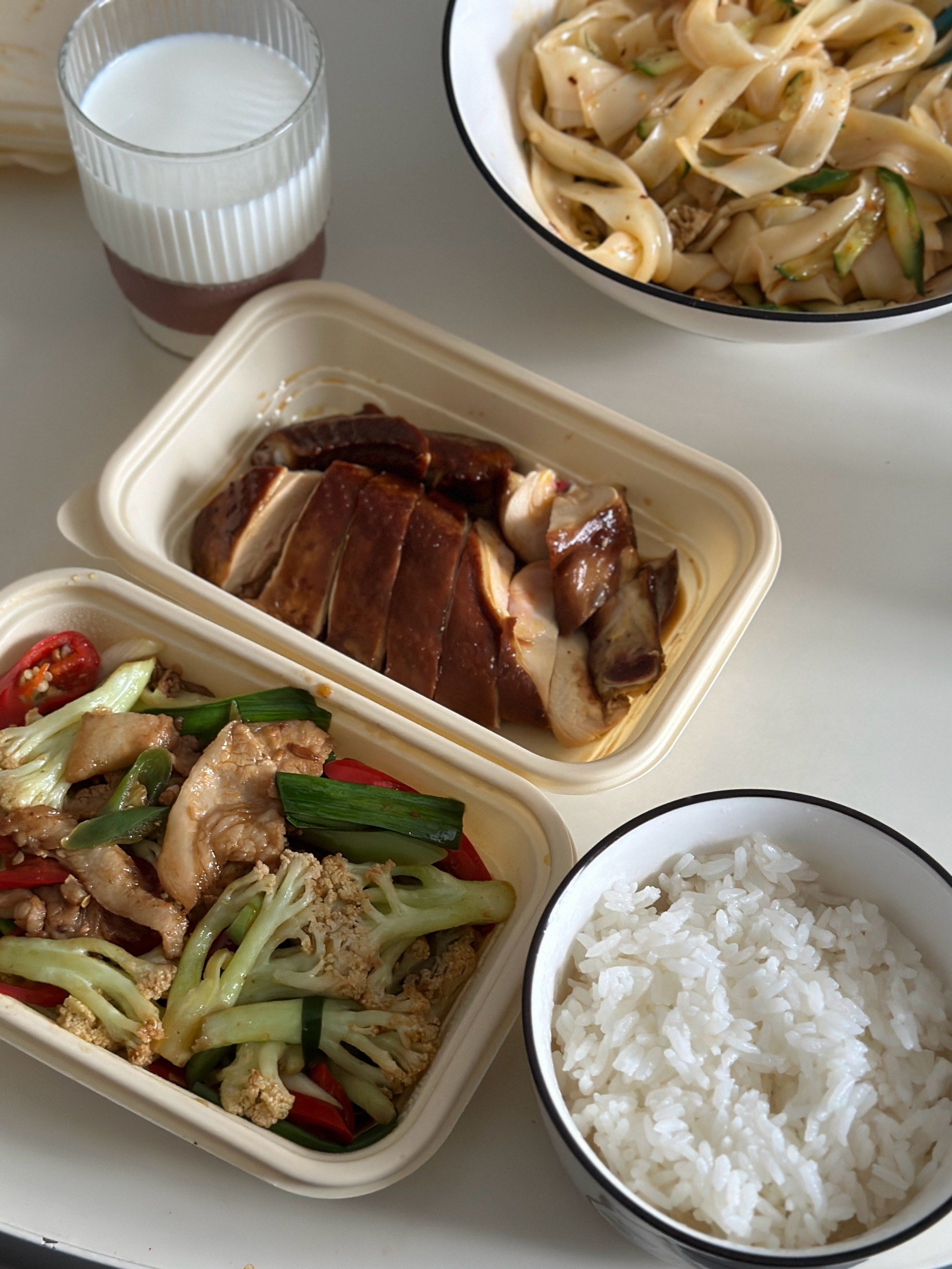 干锅花菜也可以,喜欢这种外卖盒,舒服一点