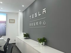 -北亚国超特斯拉授权钣喷中心