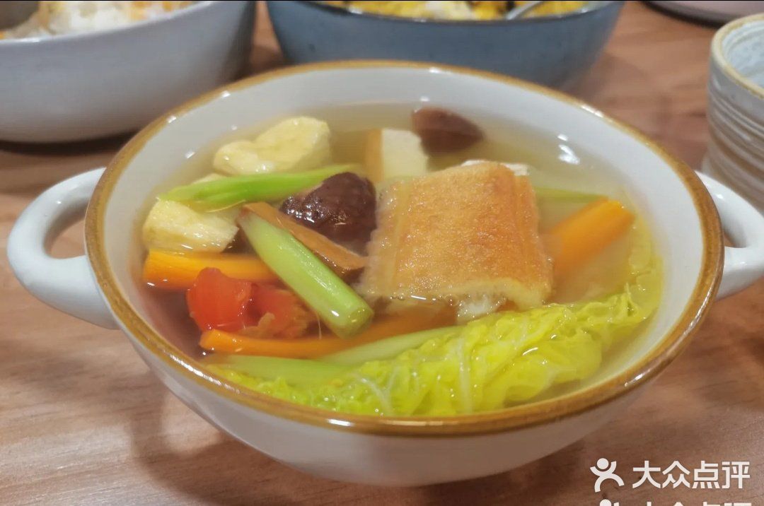 台风过境🌀出来觅食🍚 离家不远的素食餐厅