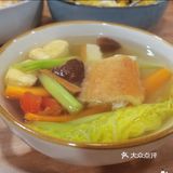 台风过境🌀出来觅食🍚 离家不远的素食餐厅