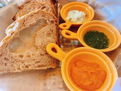 三种酱配酸面包-Mesa Madre梅萨妈妈·Bintana(国贸店)