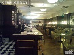 远东第一吧台-LONG BAR 廊吧(外滩华尔道夫酒店)