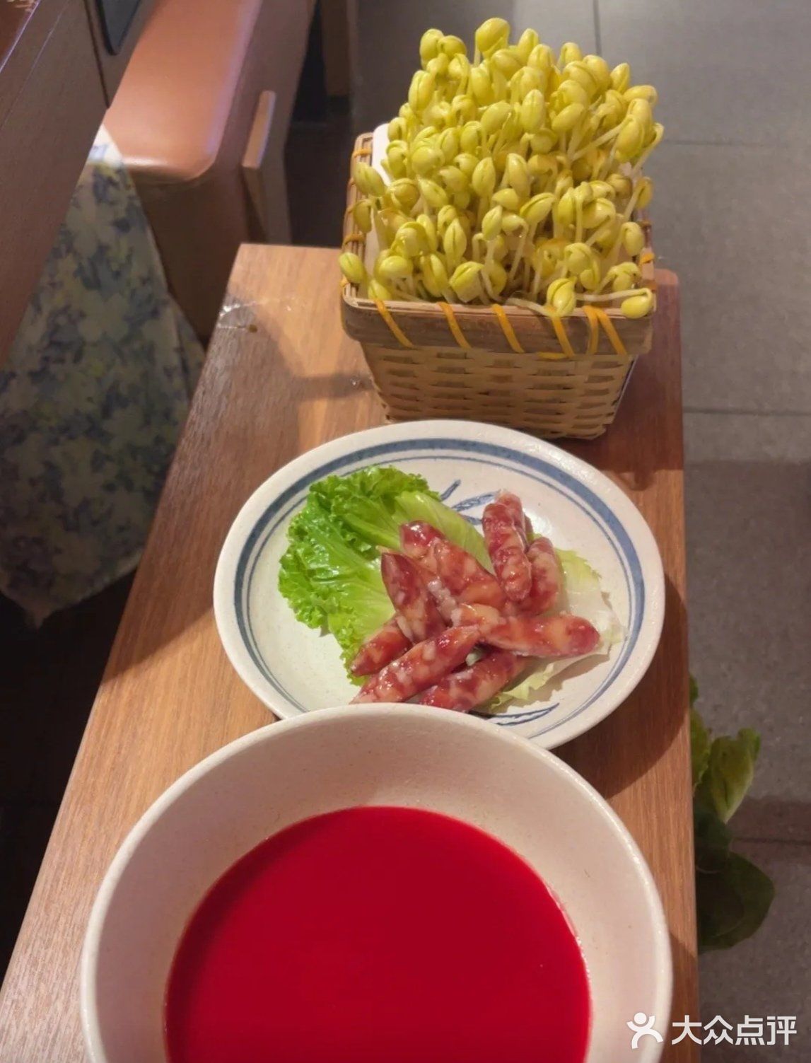 巴奴毛肚火锅:鲜脆爽口,燃情味蕾的火锅盛宴!