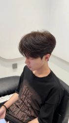 -一家只做男发烫染的店