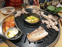 -江南猪肉商会无限续吃(弘大店)