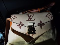 -LV路易威登(德基广场店)