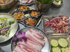 -围炉肉舍•炭烤活鳗•丹东海鲜烤肉(步行街店)