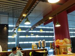 大堂-麦当劳(郑州东高铁站店)