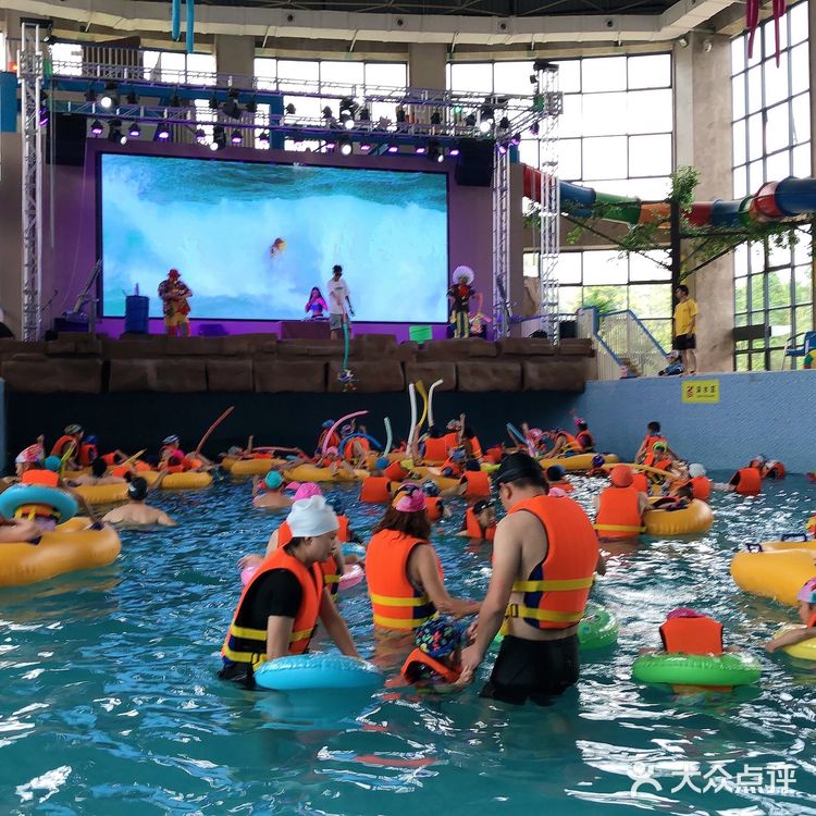 不出昆明，带娃超好玩的四季室内水上乐园
