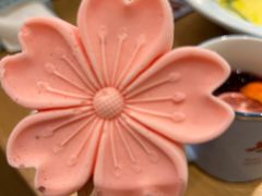 樱花冰淇淋-蜜桃餐厅·伴山(绿宝广场店)