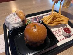 -The Habit Burger Grill 哈比特汉堡(复兴soho店)
