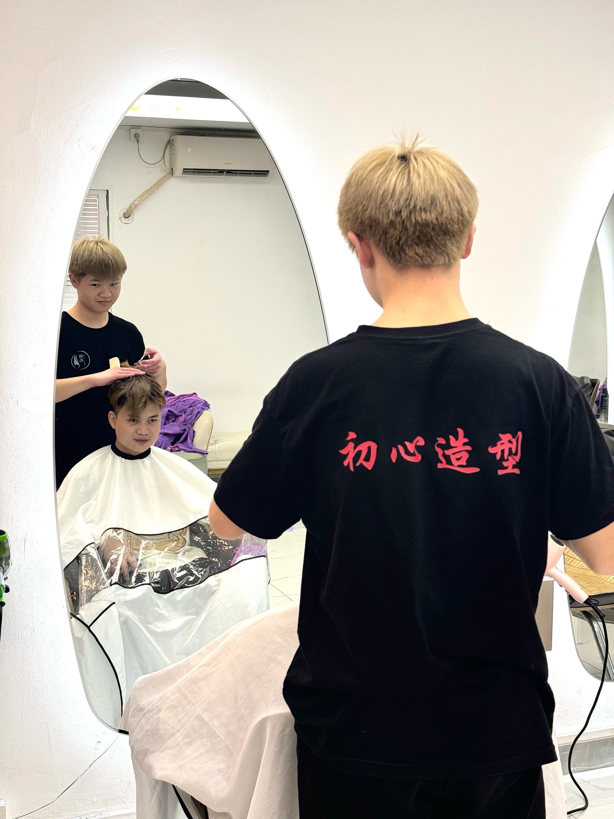 缘帝老师的匠心独运让人惊叹,在沙宣美发学院深造的经历让他的技术无
