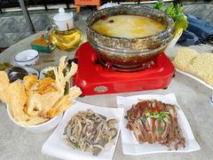 -墨脱石锅椰子鸡•香草鸭•东山羊(大东海店)