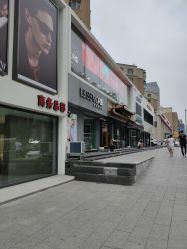 -LESSMORE科技头皮理容中心
