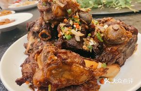 Hand-grabbed Pork Shank Bones