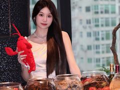 -雍容荟帝王蟹活龙虾展台自助(IFS黑金店)