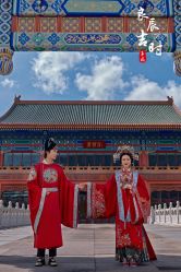 -现代经典婚纱摄影