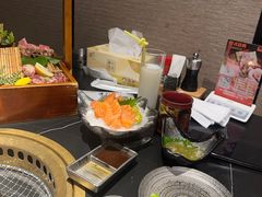 -山川小町·极番烧肉(新地假日广场店)