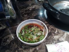 寒碜的小菜，每人一份-猪啊牛呀羊啊铜盘烤肉(正大广场店)