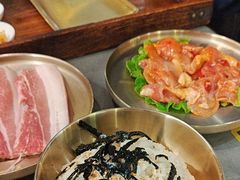 -围炉肉舍•炭烤活鳗•丹东海鲜烤肉(步行街店)