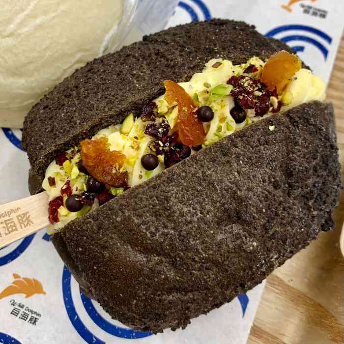 白海豚手工面包-"「忌廉鲜奶包」不会太甜赞!「蒜你狠」微.