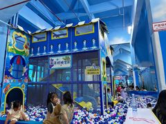 -多彩贵州城极地海洋世界