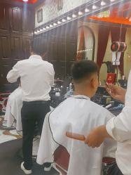 -东方先生国潮男士理发馆
