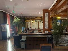 -八府香鸭·啫啫煲(华山路店)