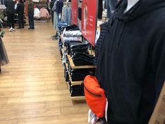 -优衣库(广州番禺万达广场店)