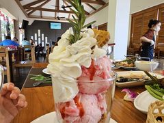 -Chom Cafe and Restaurant