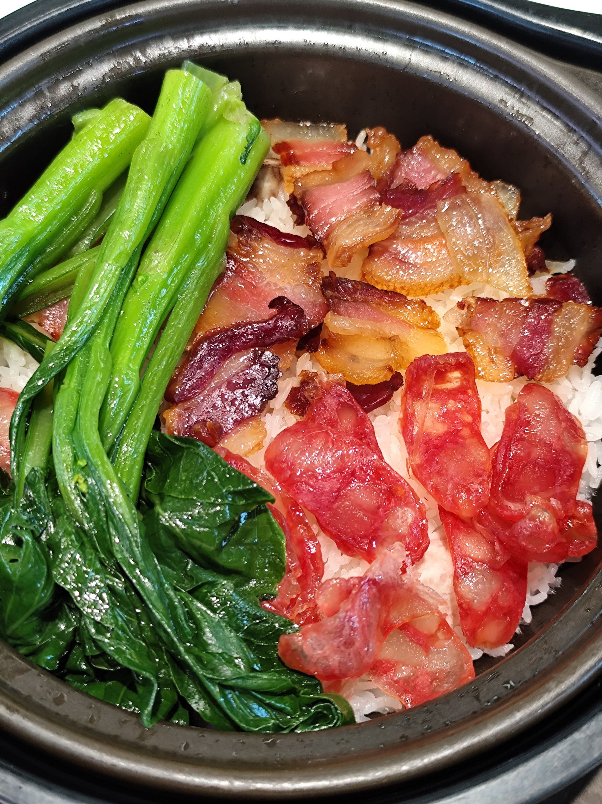 哇!厨神煲仔饭[狗头]替你们试过了,味道不错