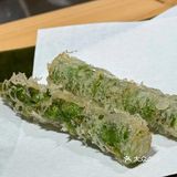 朋友酒杯碰一碰