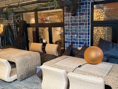 -layback cafe & bar