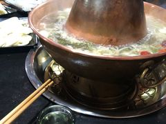 -果松木炭酸菜铜火锅·外婆参鸡汤