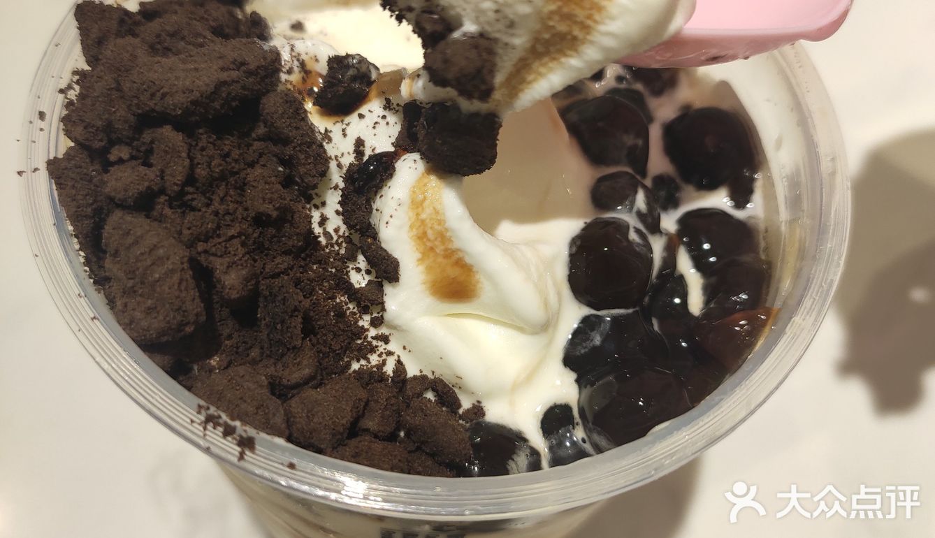 奥利奥珍珠圣代,有点类似蜜雪冰城的奥利奥圣代