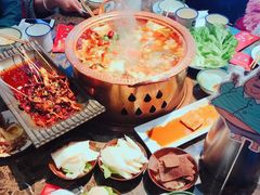 -沪小二炭火蛙锅(淮海中路美食不夜城店)