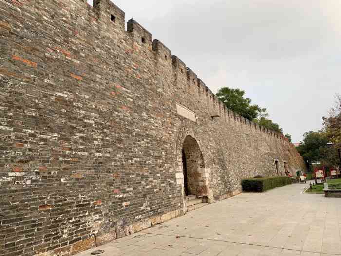 常州明城墙-"地址,就在钟楼吾悦和莱蒙的南边,挨着京杭.