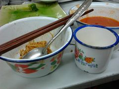 饭碗和杯子-做了不起的80后