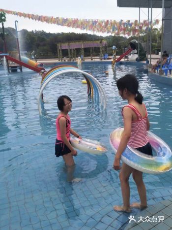 游泳能让孩子们变得更加聪明。