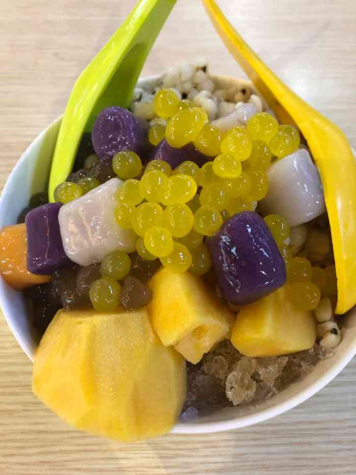 香芋仙甜品店-"这家甜品店位置很好找,品类也很多,服务也.