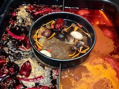 -老牌坊云南鱼豆花火锅(哈西万达店)