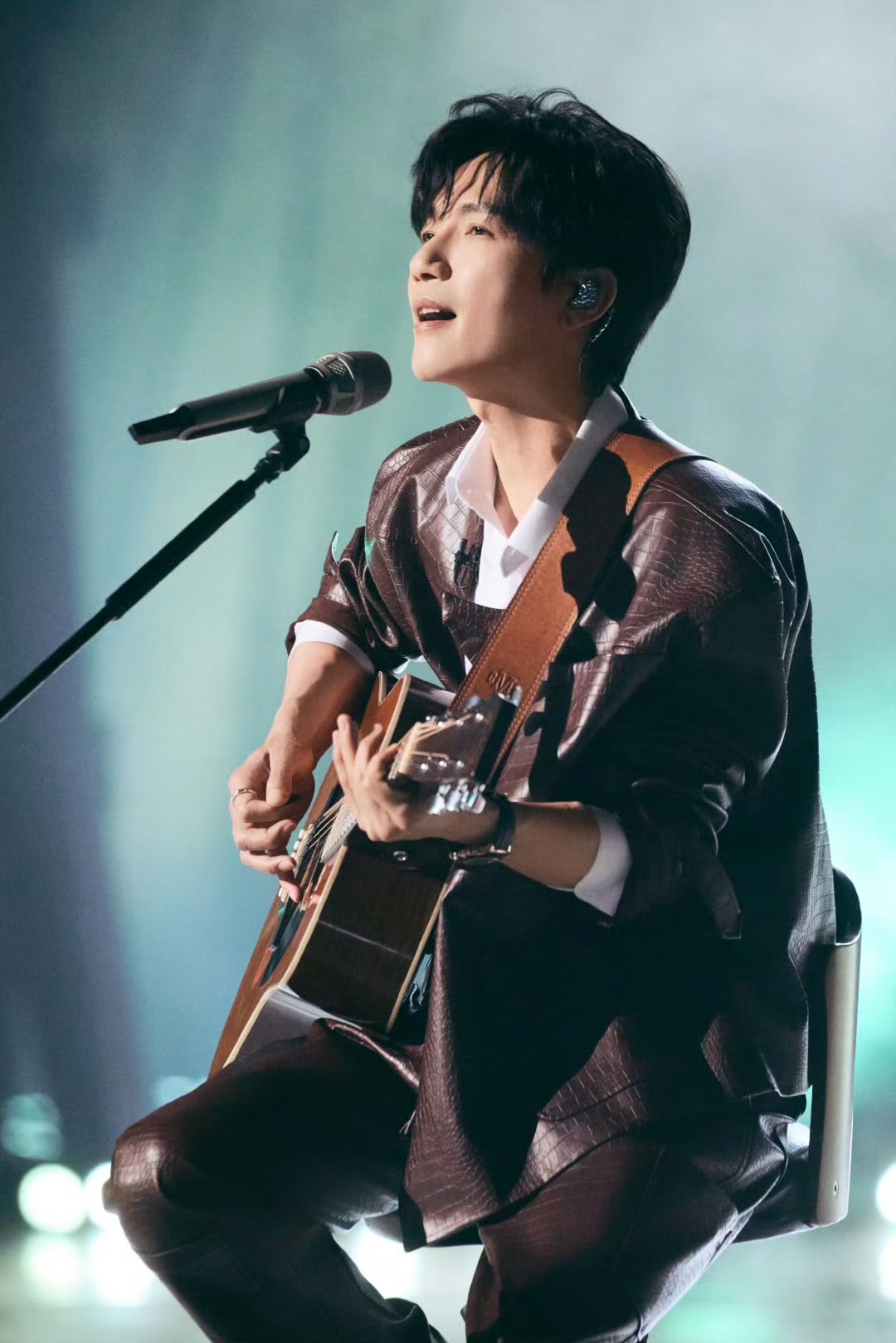 《歌手》首发歌手演唱会回顾:陈楚生将进酒舞台