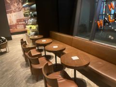 等位区-星巴克(七宝领展广场1F店)