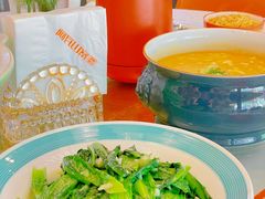 -阿瓦山寨·湘菜现炒·剁椒鱼头王(咸阳总店)