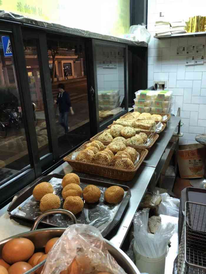 小桃园(万航渡路店)-"通宵后来吃个早餐. 24小时营业的店.