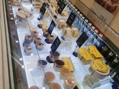 面包甜点陈列柜-分子跳动鲜活面包(五一大道店)