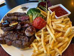碳烤肉眼牛排及秘制牛排汁-WOLFGANG PUCK KITCHEN & BAR(迪士尼小镇店)