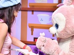 -小镇影院迪士尼小熊Duffy与他的朋友合影地